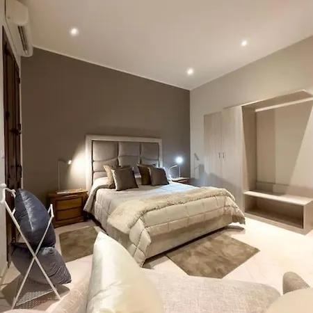 Le Cento Sculture Apartment *